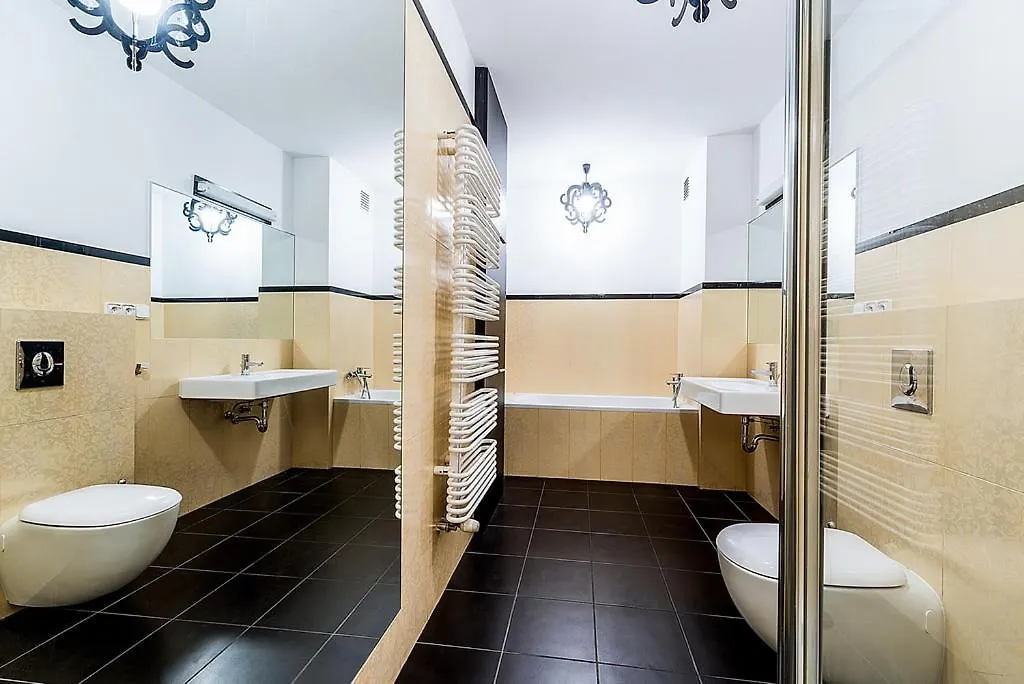 Apartment Powisle With Garage Varsovia