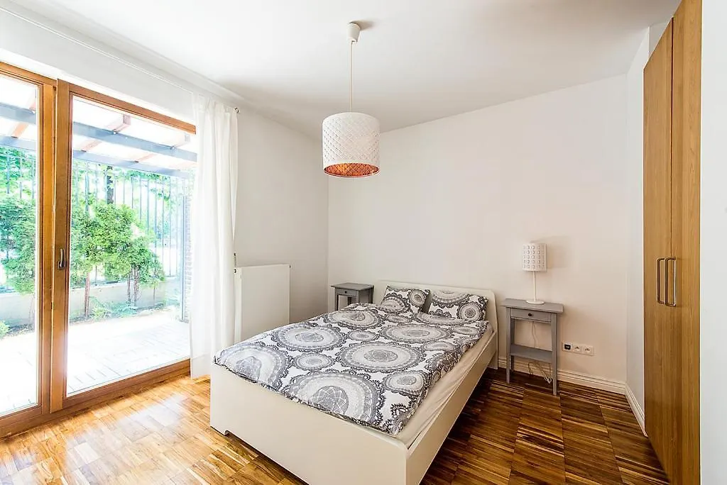 Apartment Powisle With Garage Varsovia